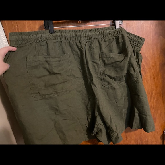 Plus size 30 Old Navy high waist linen blend short - Picture 2 of 5